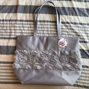 3/$20 NWT Arcadia Beauty Labs Gray Floral …